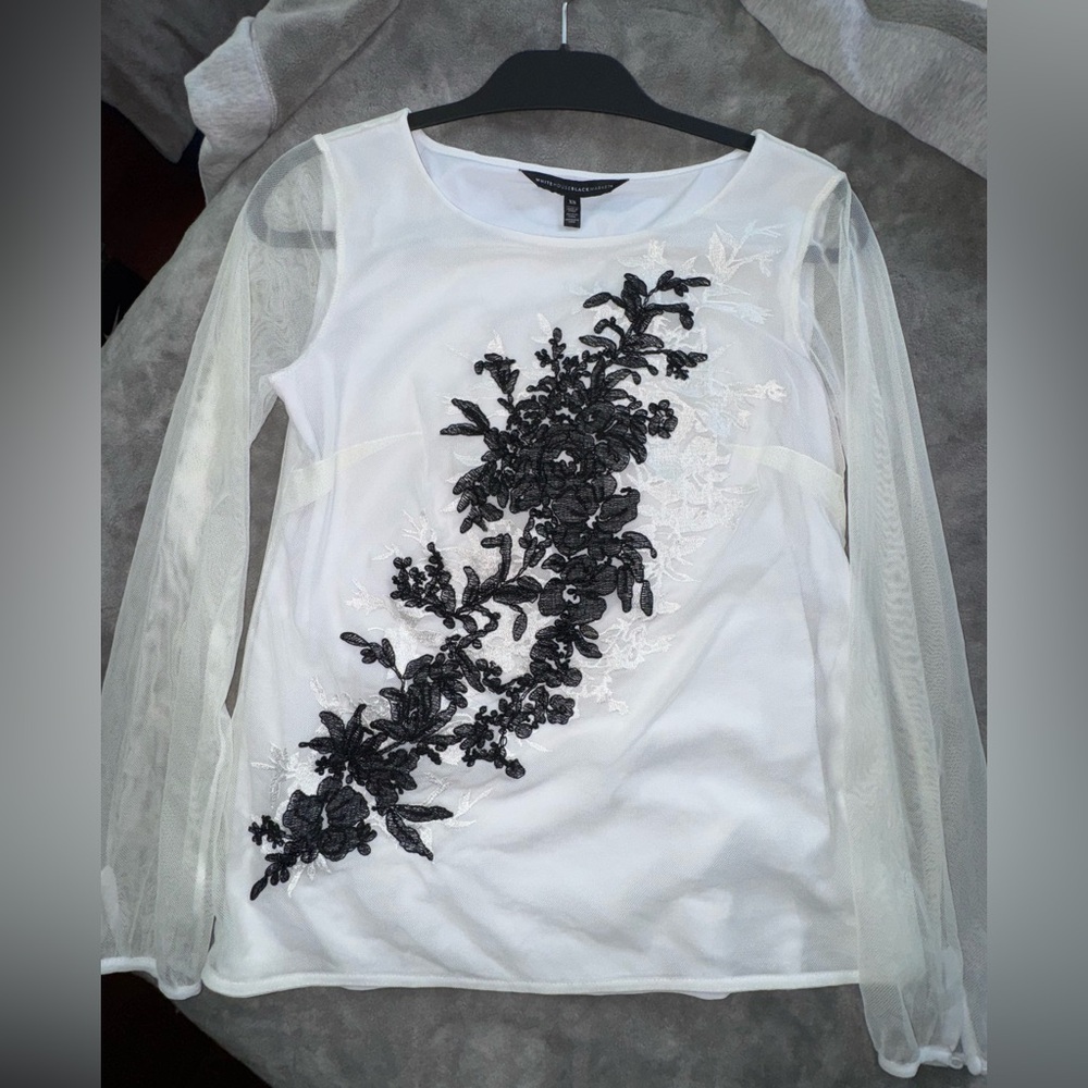 White House Black Market Delicate Embroidered Top | White & Black | EUC | XS